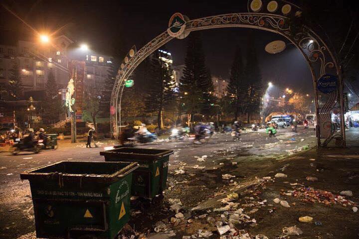 Khủng khiếp: Rác ngập tràn các con đường ở Đà Lạt sau 5 ngày Tết?-2