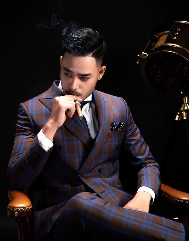 Mẫu nam cùng Thư Dung chụp ảnh phản cảm bị gạ tình 5.000 USD và phản ứng bất ngờ-3