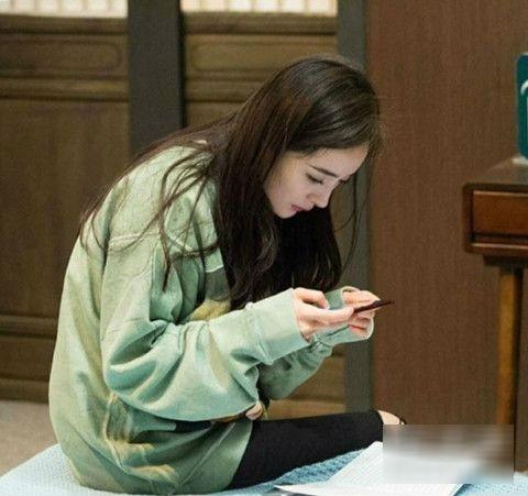 Hóa ra áo len cổ lọ lại có nhiều cách mặc hay ho đến vậy-4