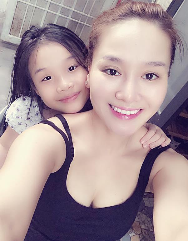 Sau thời gian lẻ bóng nuôi con, vợ cũ Thành Trung có bạn trai Tây và đang sống trong những ngày tháng ngôn tình-2