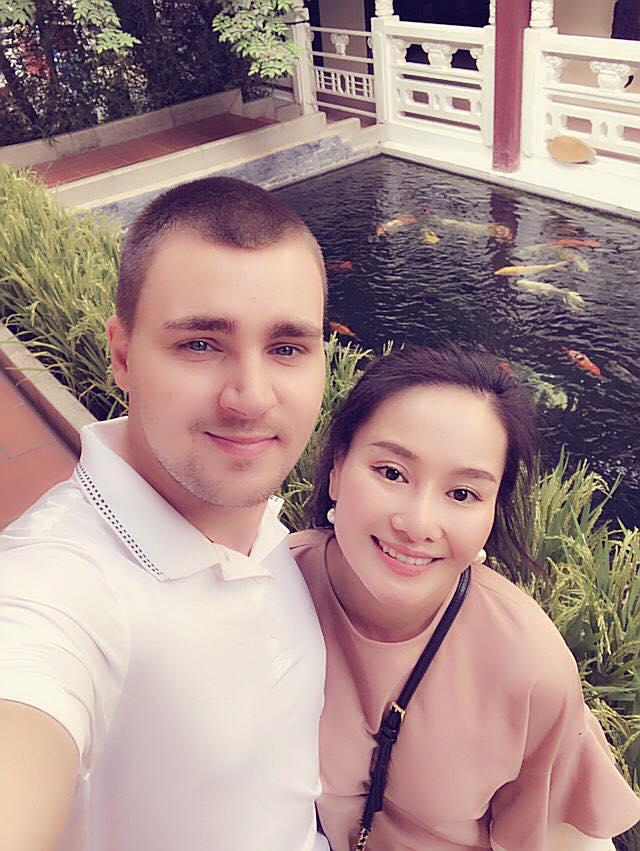 Sau thời gian lẻ bóng nuôi con, vợ cũ Thành Trung có bạn trai Tây và đang sống trong những ngày tháng ngôn tình-13