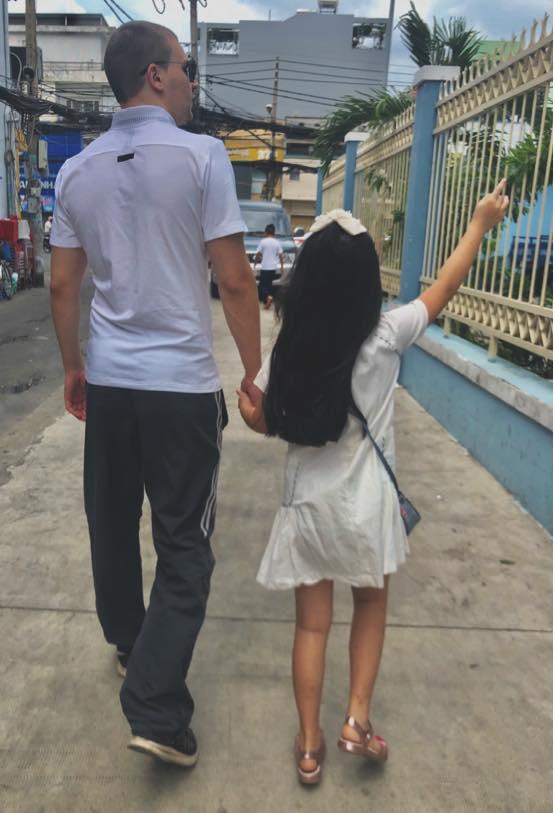 Sau thời gian lẻ bóng nuôi con, vợ cũ Thành Trung có bạn trai Tây và đang sống trong những ngày tháng ngôn tình-15