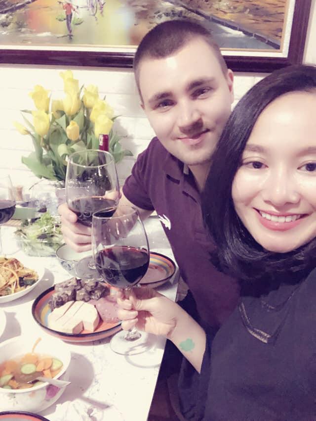 Sau thời gian lẻ bóng nuôi con, vợ cũ Thành Trung có bạn trai Tây và đang sống trong những ngày tháng ngôn tình-14