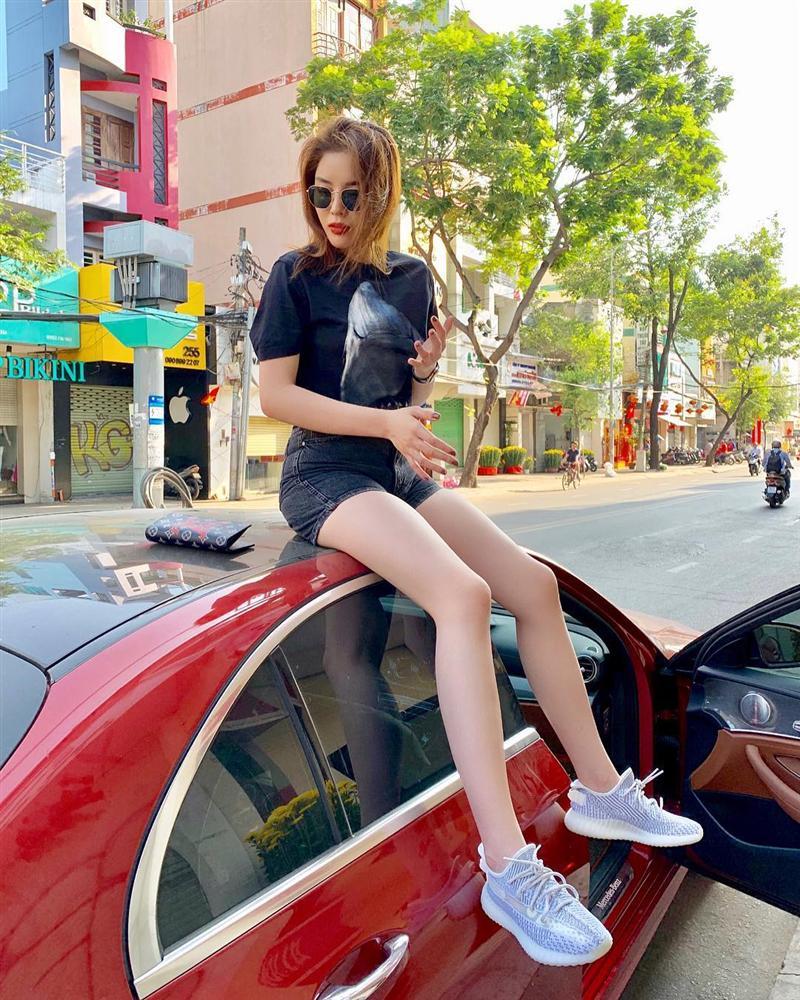 Hoa hậu Phạm Hương mặc áo hai dây sexy giữa nghi án bầu bí, sinh con-2