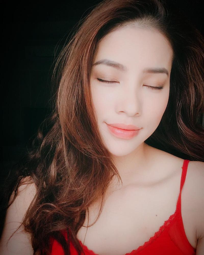 Hoa hậu Phạm Hương mặc áo hai dây sexy giữa nghi án bầu bí, sinh con-1