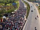 Người dân đổ về Sài Gòn sau Tết, kẹt xe nghiêm trọng ở cửa ngõ TP