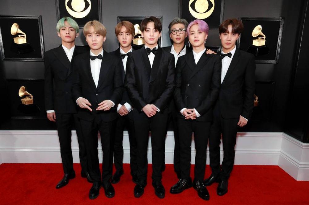 BTS diện suit đơn giản nhưng đầy khí chất, Cardi B dẫn đầu dàn sao đổ bộ thảm đỏ Grammy 2019 với bộ cánh không thể chặt chém hơn-4