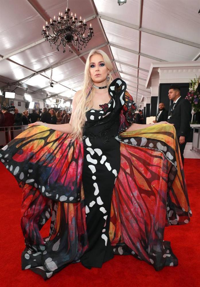 BTS diện suit đơn giản nhưng đầy khí chất, Cardi B dẫn đầu dàn sao đổ bộ thảm đỏ Grammy 2019 với bộ cánh không thể chặt chém hơn-25