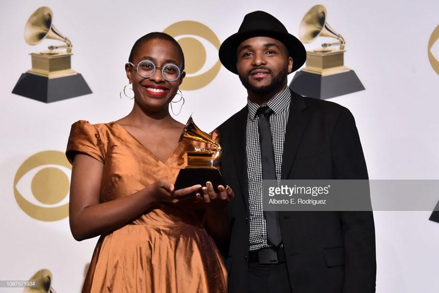 Lady Gaga bật khóc, Ariana Grande gây hấn với Grammy vẫn nhận giải-9