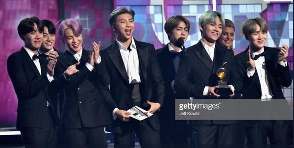 BTS trở thành nghệ sĩ Kpop đầu tiên xuất hiện trên sân khấu Grammy: Chúng tôi sẽ trở lại!-4