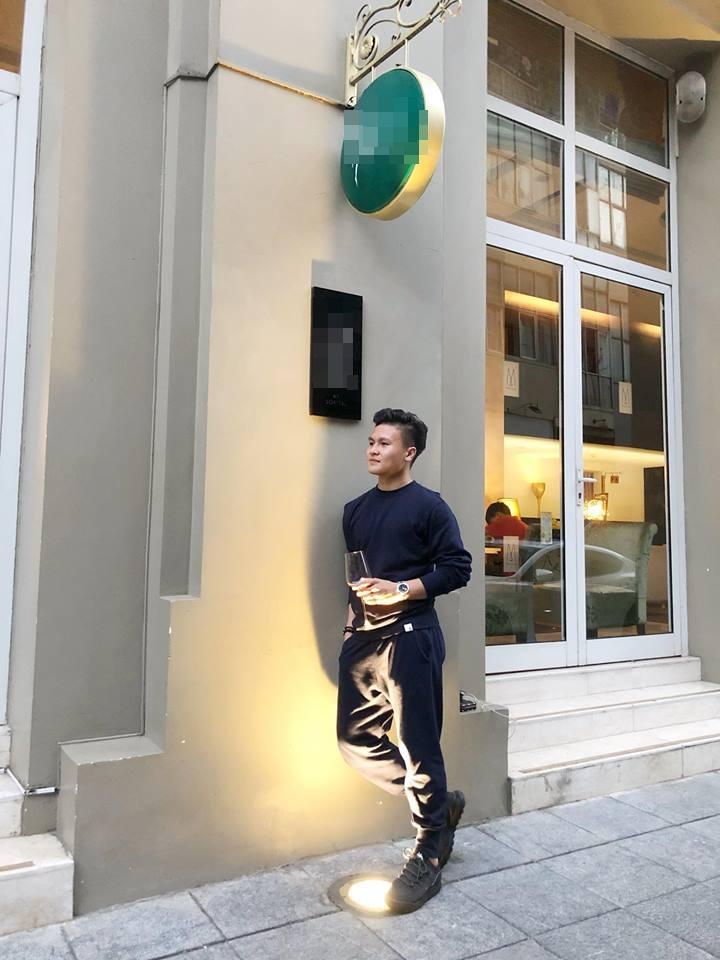 Đăng ảnh sống ảo cực bảnh bao, Quang Hải bị soi dùng lại caption của Hoa hậu Đặng Thu Thảo-1