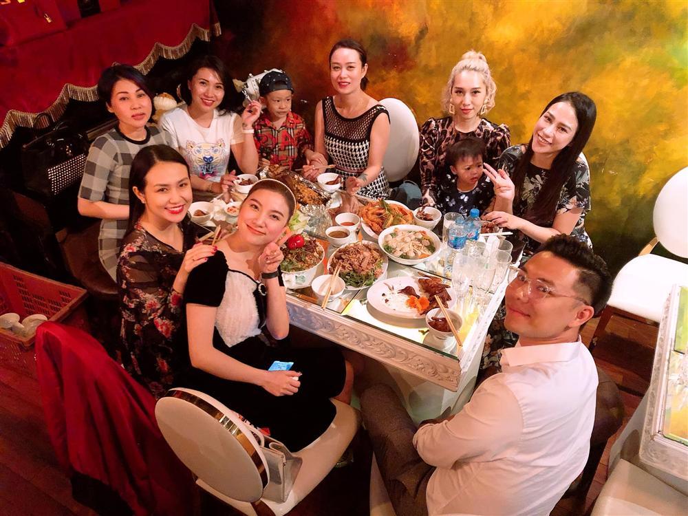 Đầu năm mới, Hồ Quang Hiếu đi thăm mộ nhà tiên tri mù Vanga-12