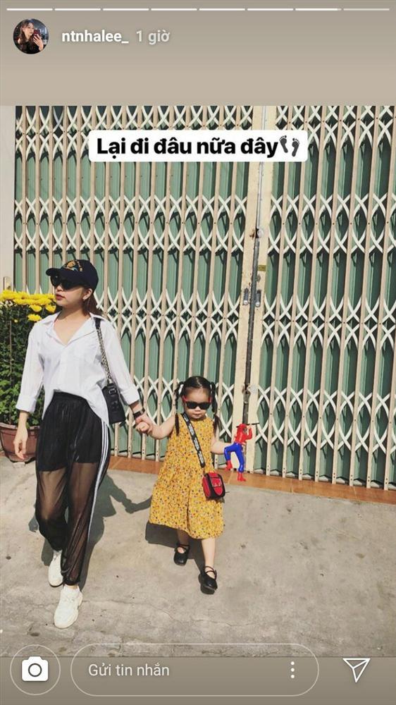 Ăn mặc hớ hênh bị nhắc nhở đúng mùng 2 Tết, bạn gái Quang Hải ẩn ý: Mặc áo của bố cho kín đáo-2