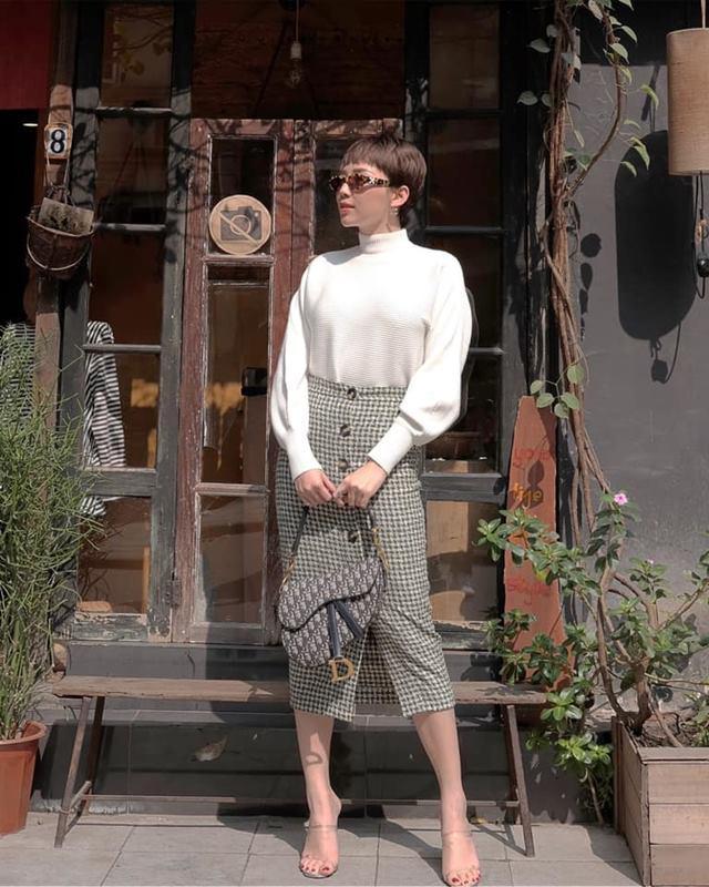 Sao Việt xuất ngoại đầu năm: HHen Niê lên đồ tomboy cực chất - Chi Pu, Minh Hằng vùng vẫy giữa tuyết trắng-10