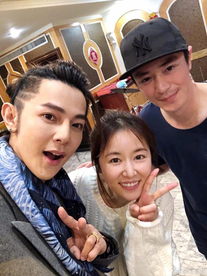 Lâm Tâm Như trẻ trung ở tuổi 43 khi xuất hiện bên Hoắc Kiến Hoa-2