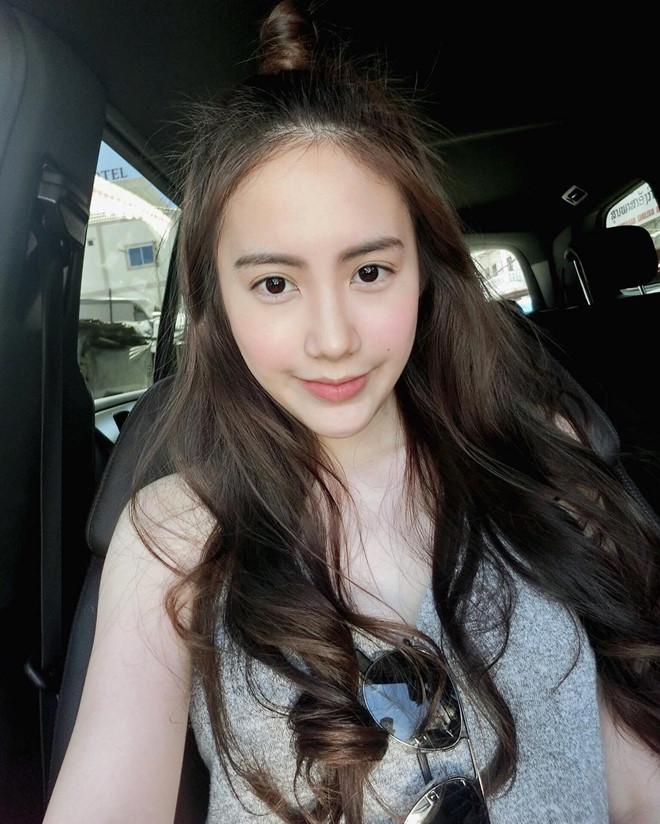 Hai hot girl gốc Việt nổi tiếng đã ăn Tết ở Việt Nam thế nào?-1