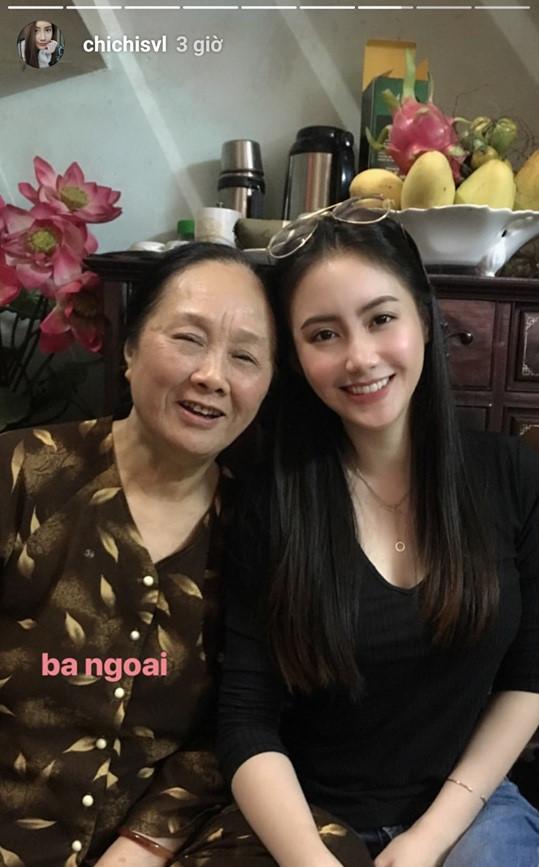 Hai hot girl gốc Việt nổi tiếng đã ăn Tết ở Việt Nam thế nào?-6