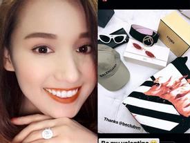 Ngắm quà Valentine hàng hiệu xa xỉ của mỹ nhân Việt Ngắm quà Valentine hàng hiệu xa xỉ của mỹ nhân Việt