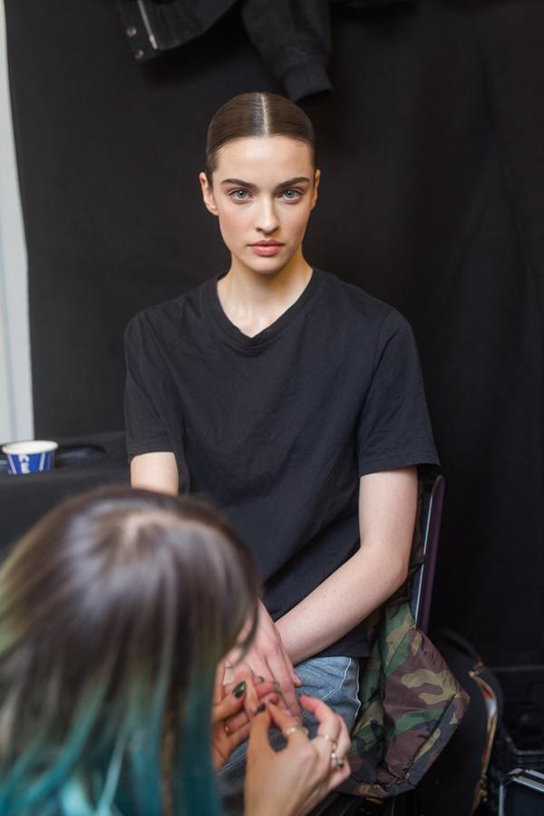 Người mẫu bạch tạng từng tham gia Victorias Secret Show sẽ diễn cho NTK Công Trí tại New York Fashion Week-3