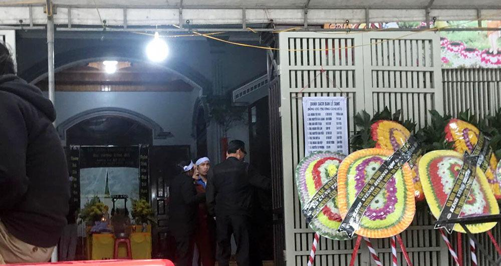 Phó phòng ngân hàng đâm chết bố đẻ: Em gái bị chém đã bị sảy thai-1