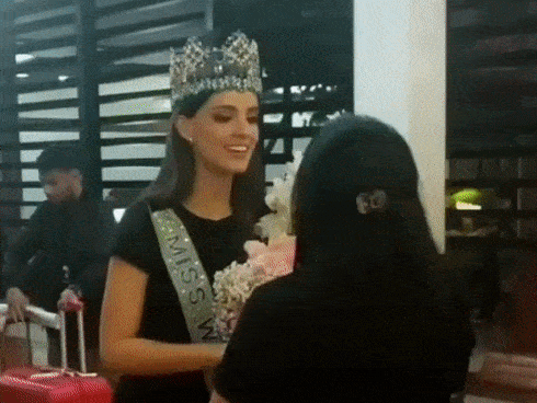 Camera dởm đến mấy cũng không thể 'dìm' nổi nhan sắc tuyệt trần của đương kim Hoa hậu Thế giới