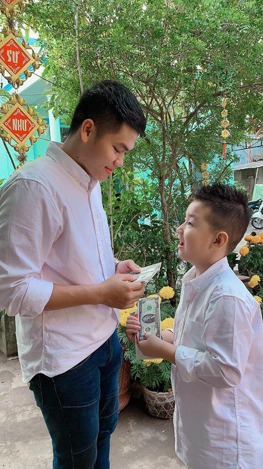 Lê Phương nghẹn ngào khi chứng kiến con trai riêng được ông xã yêu thương chiều chuộng chẳng khác nào ruột thịt-15