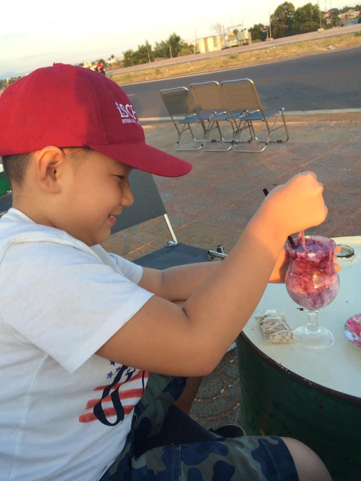 Lê Phương nghẹn ngào khi chứng kiến con trai riêng được ông xã yêu thương chiều chuộng chẳng khác nào ruột thịt-12