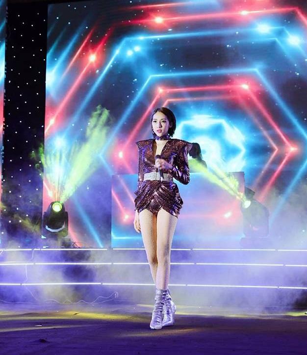 Dù đã có hai con chung với Big Daddy, Emily vẫn sở hữu body nuột nà đến gái chưa chồng cũng phải thẹn-12