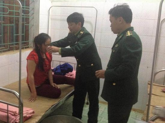 Mâu thuẫn với chồng, vợ ăn lá ngón tự tử