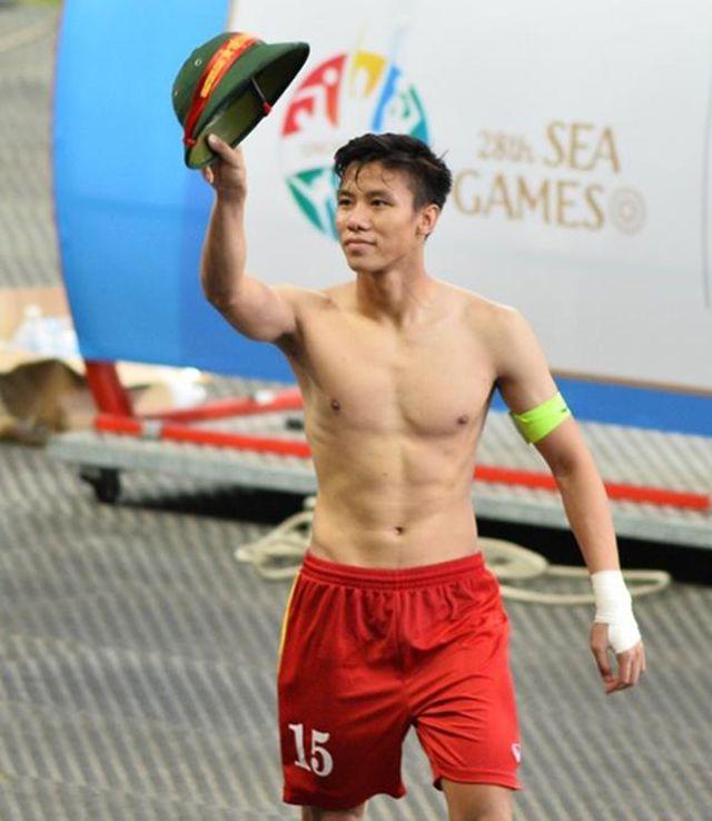 Đọ body 6 múi cầu thủ: Văn Lâm và Bùi Tiến Dũng bất phân thắng bại, Đình Trọng xếp cuối bảng-11