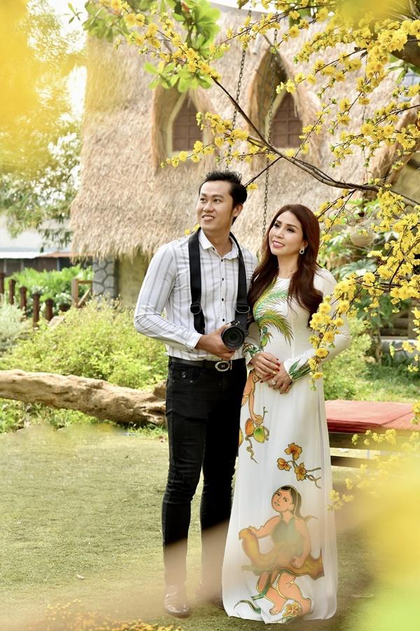 Em gái Lý Hùng tình tứ bên trai lạ-5