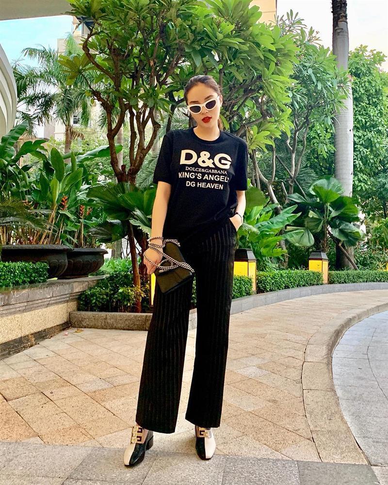 Hòa Minzy che mặt khi gặp người Việt tại nước ngoài vì sợ xấu quá khi không make up-5