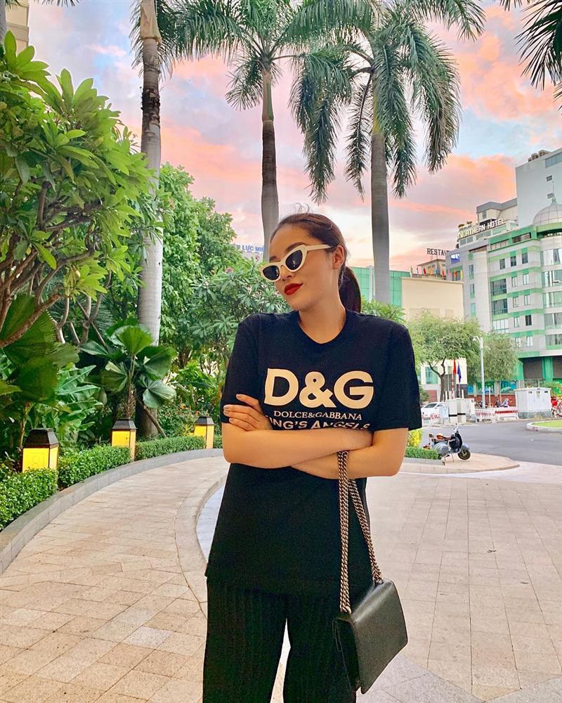 Hòa Minzy che mặt khi gặp người Việt tại nước ngoài vì sợ xấu quá khi không make up-6