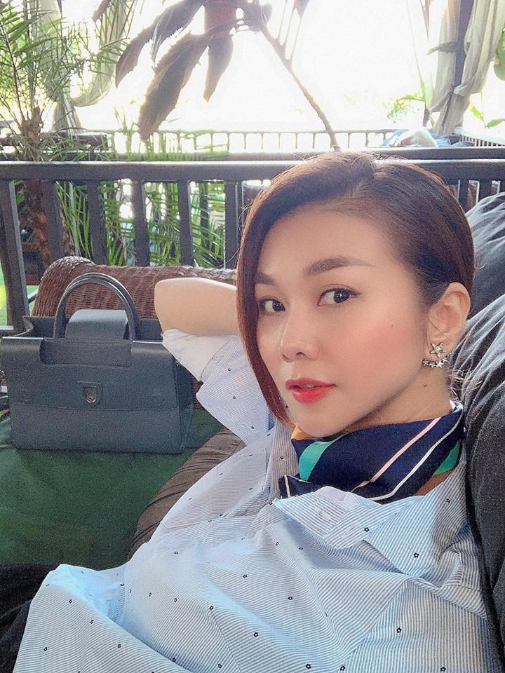 Hòa Minzy che mặt khi gặp người Việt tại nước ngoài vì sợ xấu quá khi không make up-9