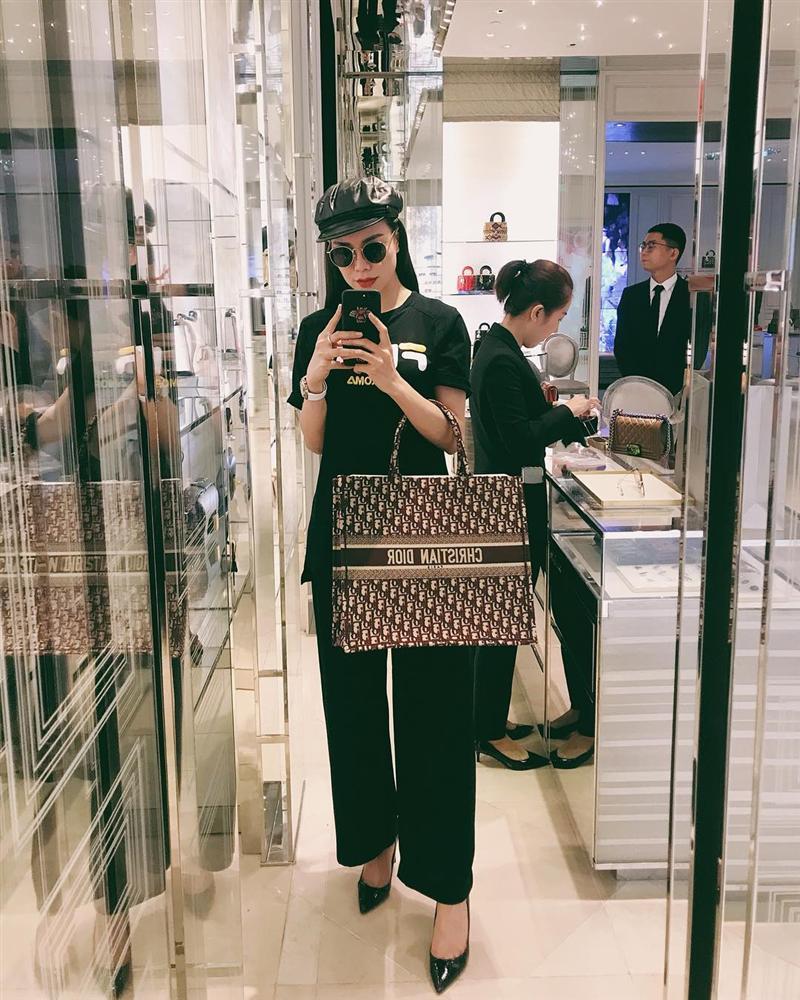 Hòa Minzy che mặt khi gặp người Việt tại nước ngoài vì sợ xấu quá khi không make up-10