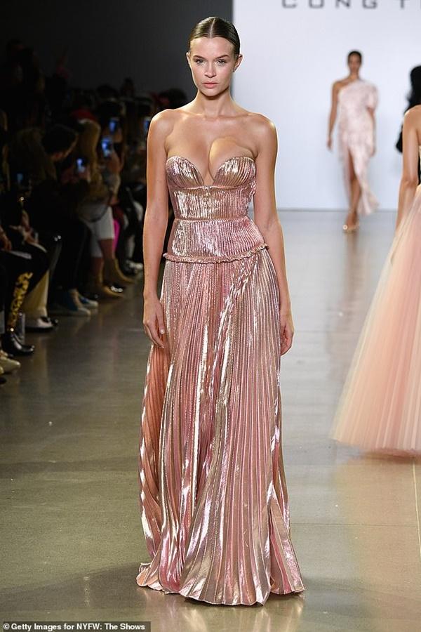 Dàn thiên thần Victorias Secret tỏa sáng khi diện đồ của NTK Công Trí-1