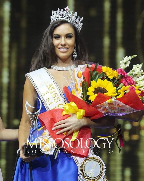 Tân Hoa hậu Toàn cầu kém sắc nhưng cách đội vương miện lạ đời của á hậu mới gây chú ý!-3