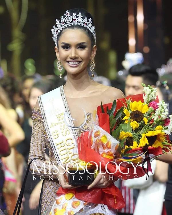 Tân Hoa hậu Toàn cầu kém sắc nhưng cách đội vương miện lạ đời của á hậu mới gây chú ý!-6