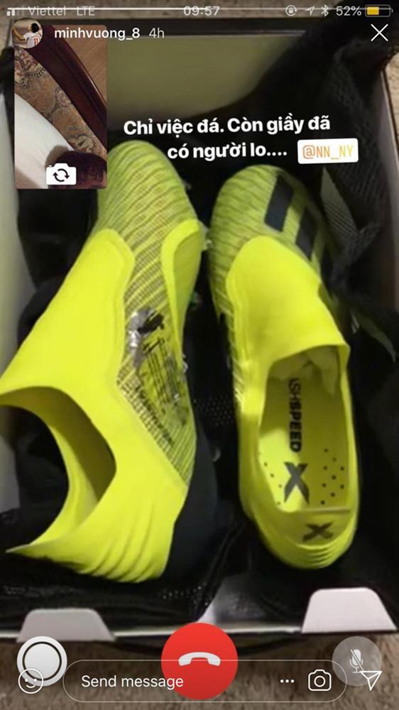 2 ngày nữa mới đến Valentine mà Minh Vương đã khoe dấu môi bạn gái trên má với cả thế giới-3