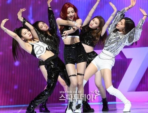 Profile chính thức của ITZY, thành viên làm nhóm trưởng trái với dự đoán của nhiều người!-10