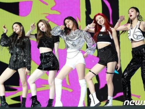 Dàn em út của JYP nổi tiếng nhanh chóng nhờ vẻ đẹp xuất chúng-10