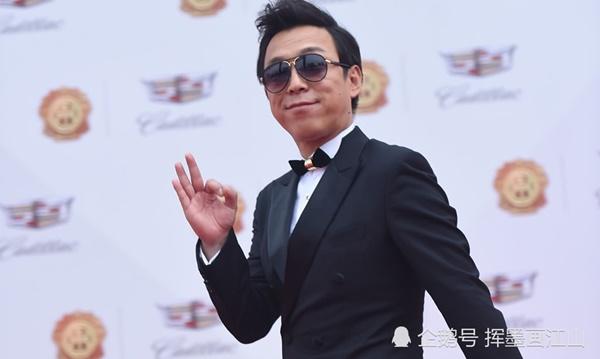 Hoàng Bột - ca sĩ ở bar thành vua hài quyền lực, được mỹ nhân si mê-1