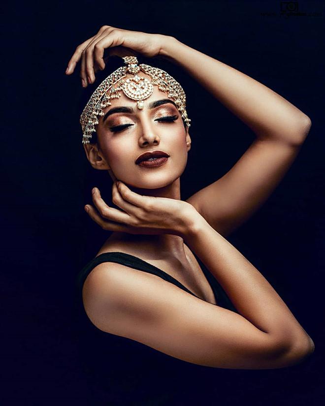Vượt Miss World lẫn Miss Universe, cô gái Ấn Độ đẹp như tiên lên ngôi Hoa hậu của các hoa hậu 2018-4