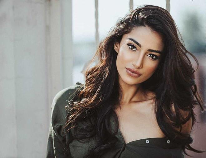 Vượt Miss World lẫn Miss Universe, cô gái Ấn Độ đẹp như tiên lên ngôi Hoa hậu của các hoa hậu 2018-9