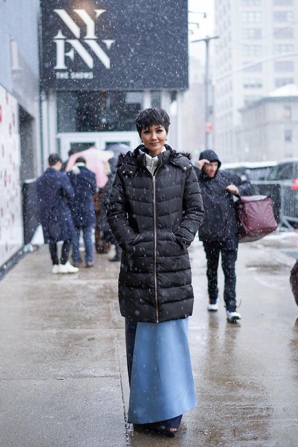 HHen Niê và Hoa hậu Hoàn Vũ Catriona Gray đẹp bất phân thắng bại khi hội ngộ trên đất Mỹ-4