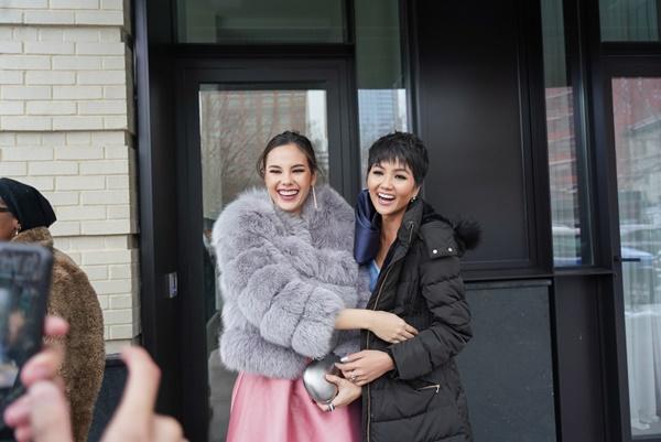 HHen Niê và Hoa hậu Hoàn Vũ Catriona Gray đẹp bất phân thắng bại khi hội ngộ trên đất Mỹ-5