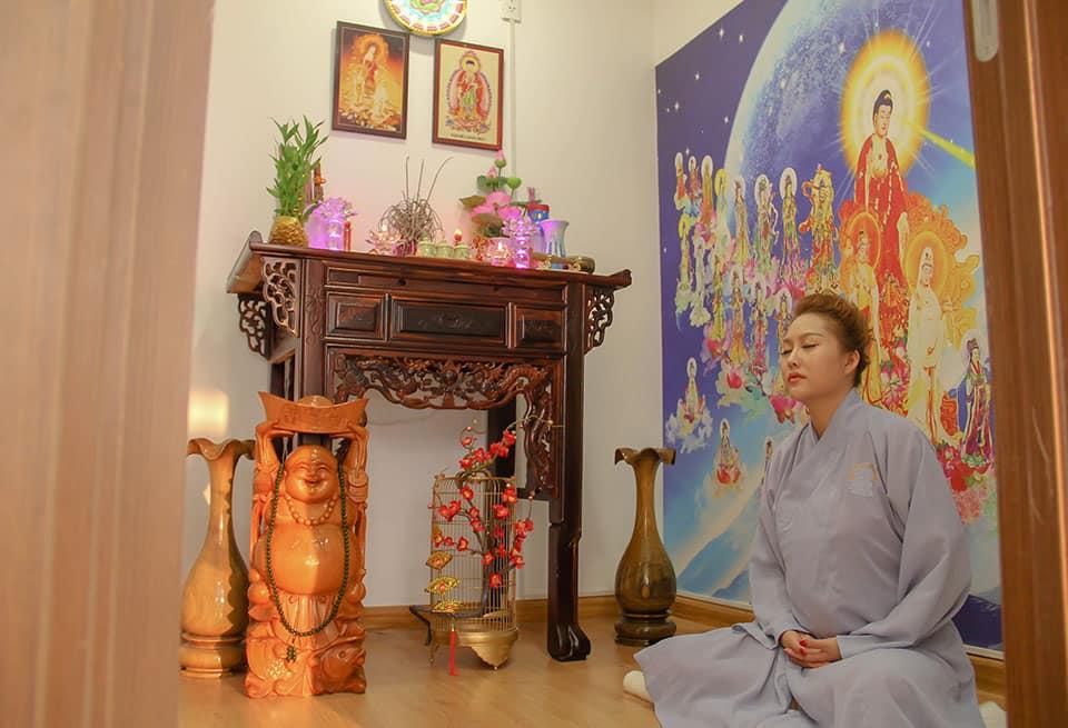 Trả lời thắc mắc vì sao vẫn cười trong khi chồng cũ tự tử vì vỡ nợ, Phi Thanh Vân nói rõ: Chiếc áo không mặc được nữa thì bỏ thôi-5