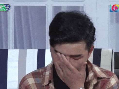 Chàng trai ngậm đắng nuốt cay chứng kiến người tình đồng giới ngang nhiên dẫn bồ về 'ăn nằm' còn mặc quần áo của mình