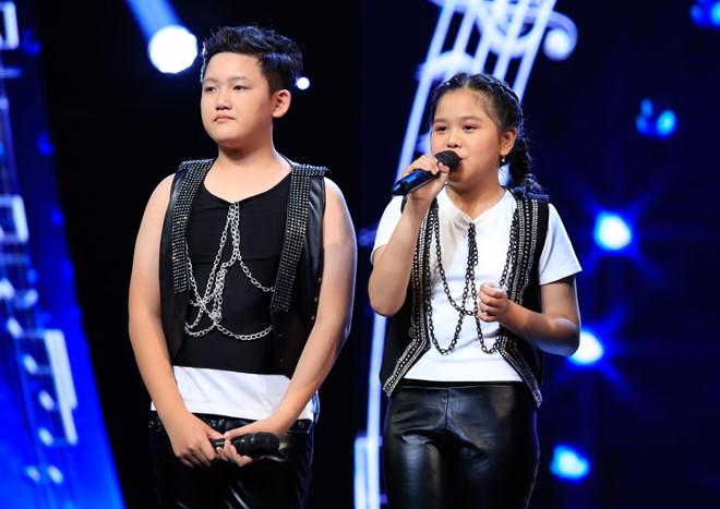 Cô bé bỏ học từ lớp 2 đi bán kẹo kéo hát Mẹ hiền của con khiến Hòa Minzy xúc động nghẹn lời-1