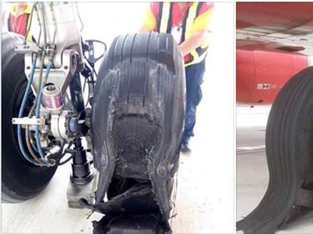 Thang máy bay bị sập, khách lộn nhào xuống đường băng-1